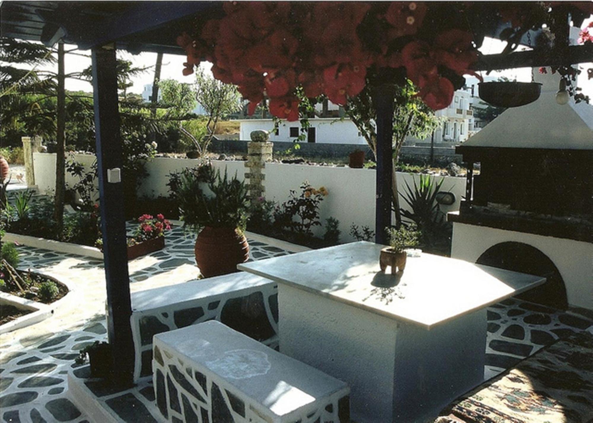 Tina'S Apartments 아다마스 외부 사진